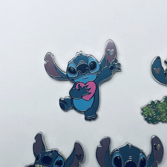 2024 Hidden Disney Stitch Holidays Complete Set Of 5 Pins - Picture 2 of 12